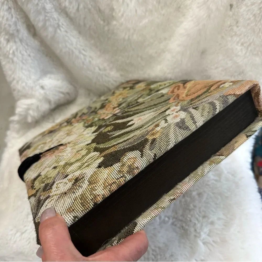 Grandma Style Floral Tapestry Print Tasseled Accent Storage Box Multicolor